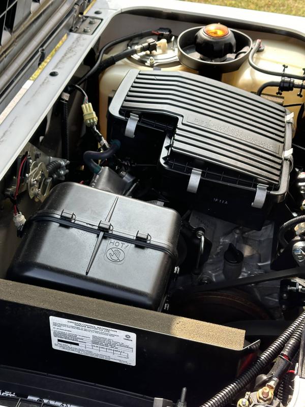 2022 Yamaha DRIVE 2 EFI QuieTech Gas Golf Cart - Image 11